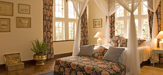 Giraffe Manor - Bedroom