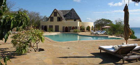 Pool at Londo Lodge
