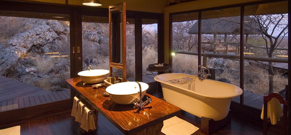 Little Ongava Lodge - Bathroom with a view