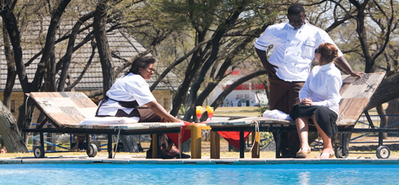 Okaukuejo Restcamp - Swimming Pool