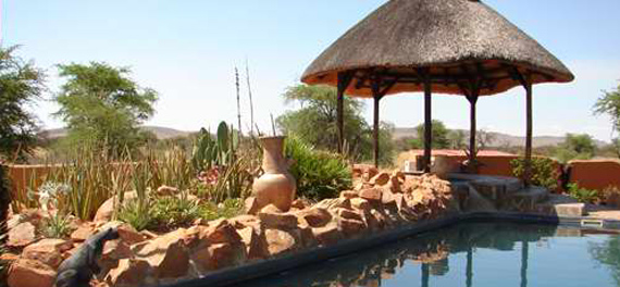 Eningu Clayhouse - Swimming Pool