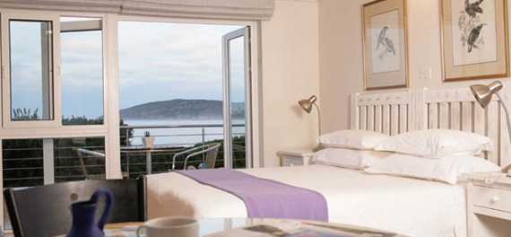 Bedroom - Periwinkle Lodge