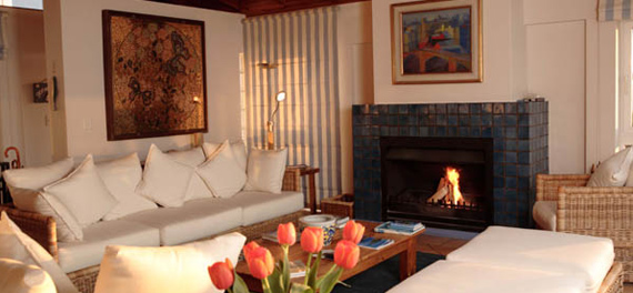 Lounge - Periwinkle Lodge