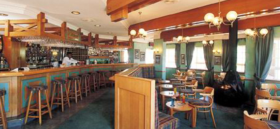 Albert's Bar - Cathedral Peak Hotel