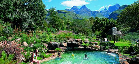 Pool with a view - Cathedral Peak Hotel