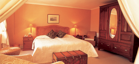 Bedroom - River Manor