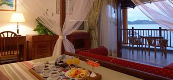 La Reserve Hotel - Bedroom